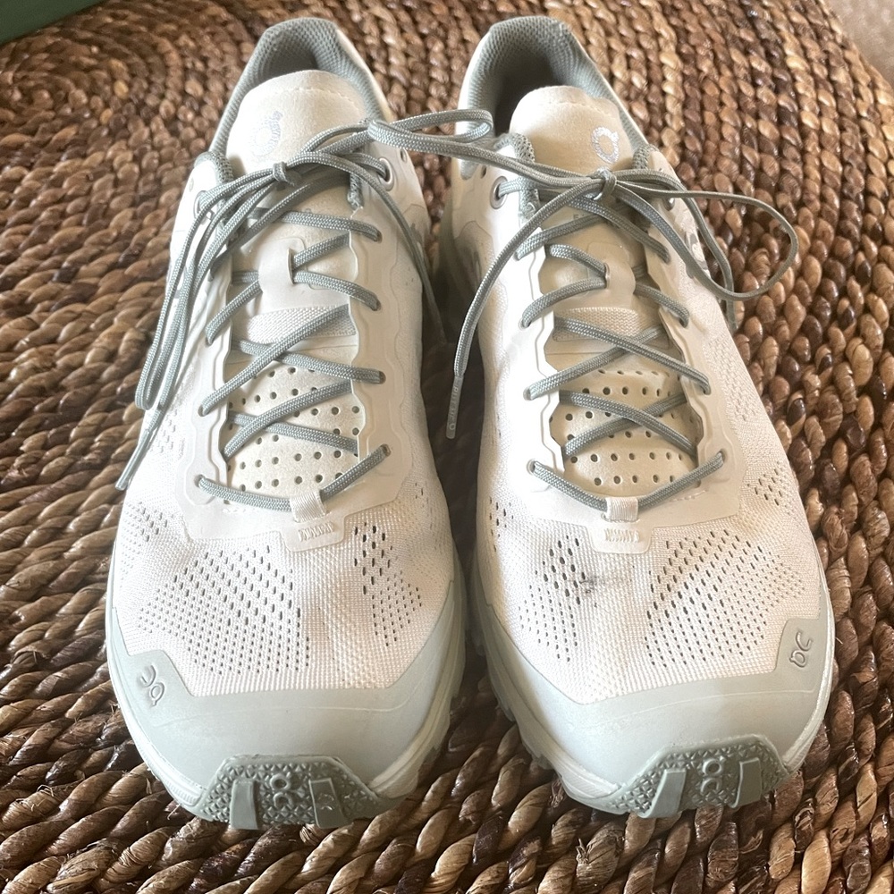On cloud tennis shoes